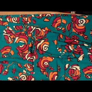 LuLaRoe ‘disney’ Roses TC